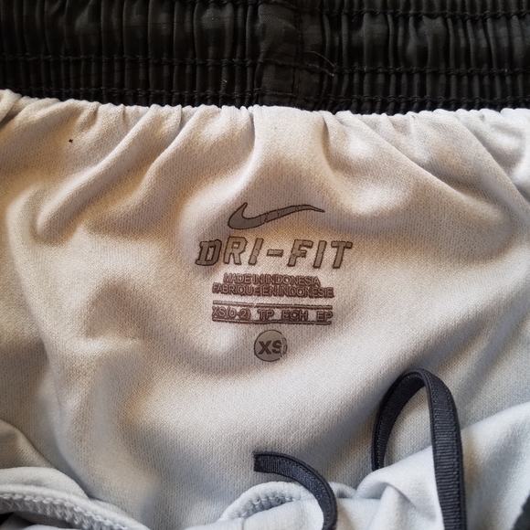 Nike Dri-fit Black & Orange Running Athletic Short - Picture 6 of 6